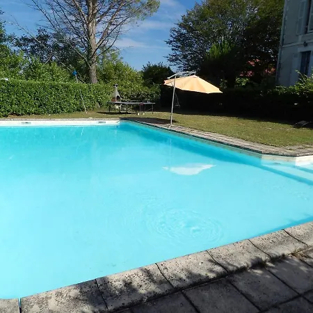 Villa De 5 Chambres A Hautefort Avec Piscine Privee Et Jardin Amenage A 1 Km De La Plage *